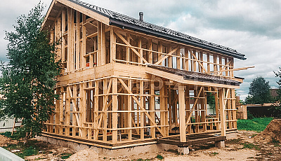 Каркасный двухэтажный дом 10 на 10 м. с эркером.