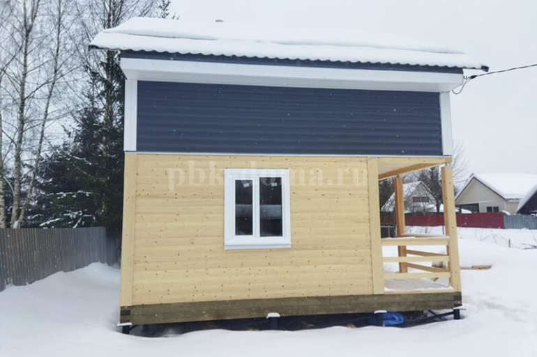 Баня из бруса «Робейка» 6х6 в полтора этажа с террасой