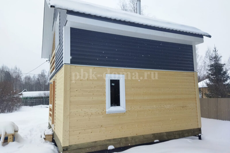 Баня из бруса «Робейка» 6х6 в полтора этажа с террасой