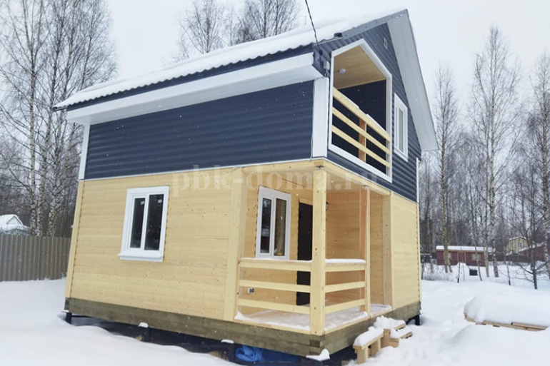 Баня из бруса «Робейка» 6х6 в полтора этажа с террасой